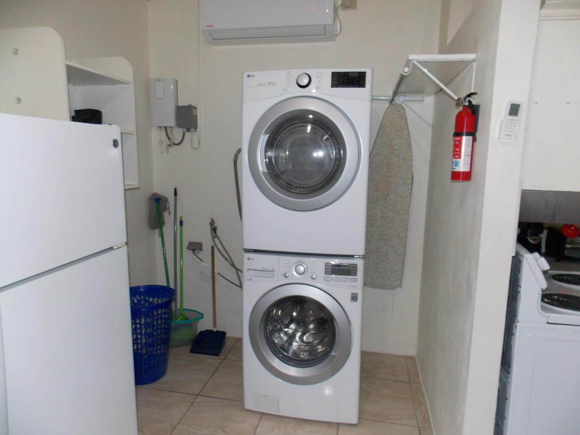 Stewart Apt- Trincity, Airport, Washer, Dryer, Office, Cable , Wifi Habitación foto