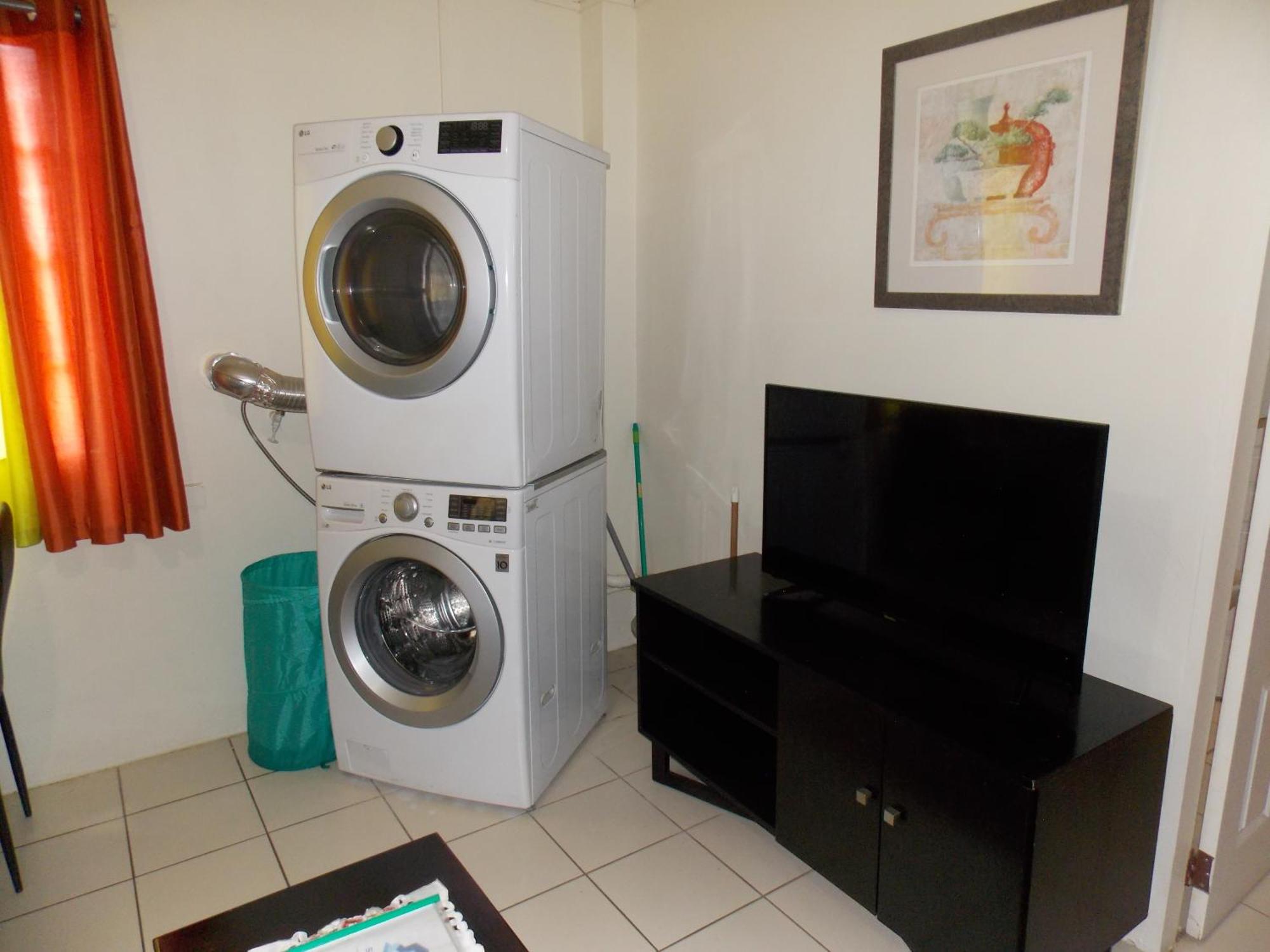 Stewart Apt- Trincity, Airport, Washer, Dryer, Office, Cable , Wifi Habitación foto