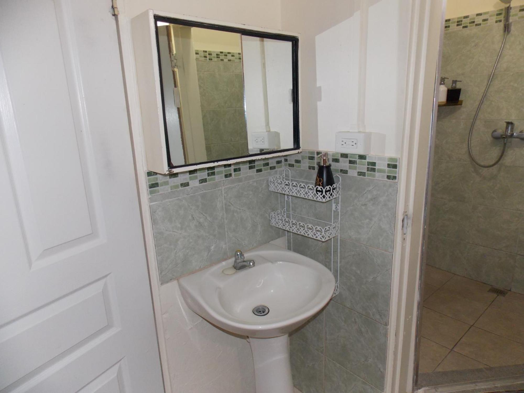 Stewart Apt- Trincity, Airport, Washer, Dryer, Office, Cable , Wifi Habitación foto